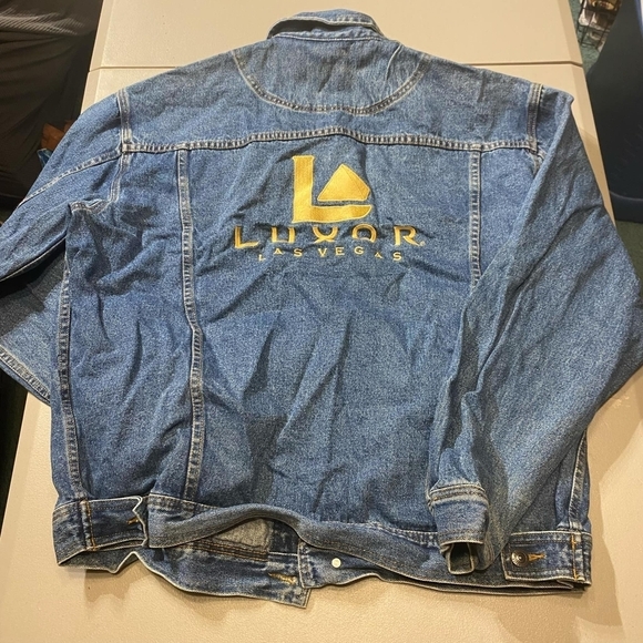 Vintage Luxor Hotel Las Vegas Blue Denim Jacket Pyramid Creations Men's XL EUC - Picture 2 of 8